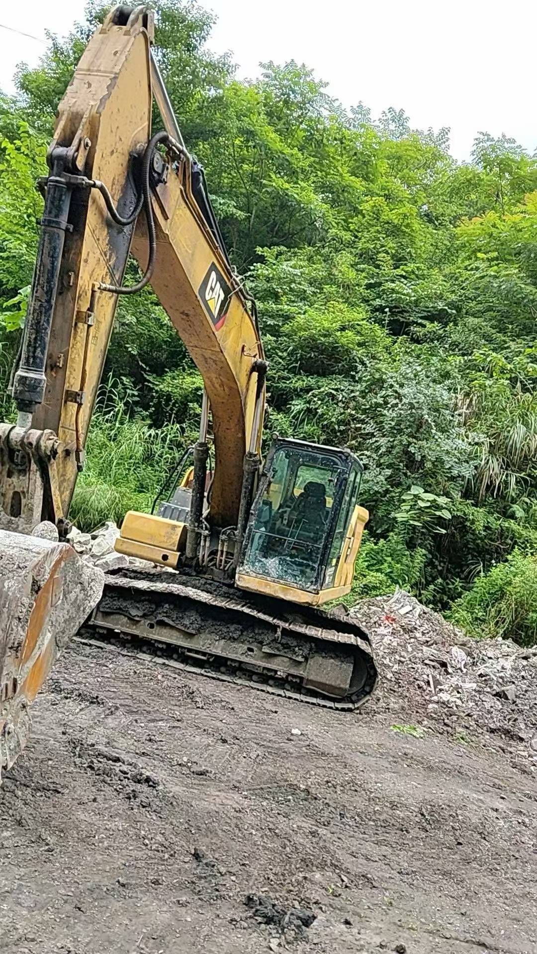 Buy Caterpillar 320GC Used Excavator / 2 Buy Caterpillar 320GC Used Excavator / 2