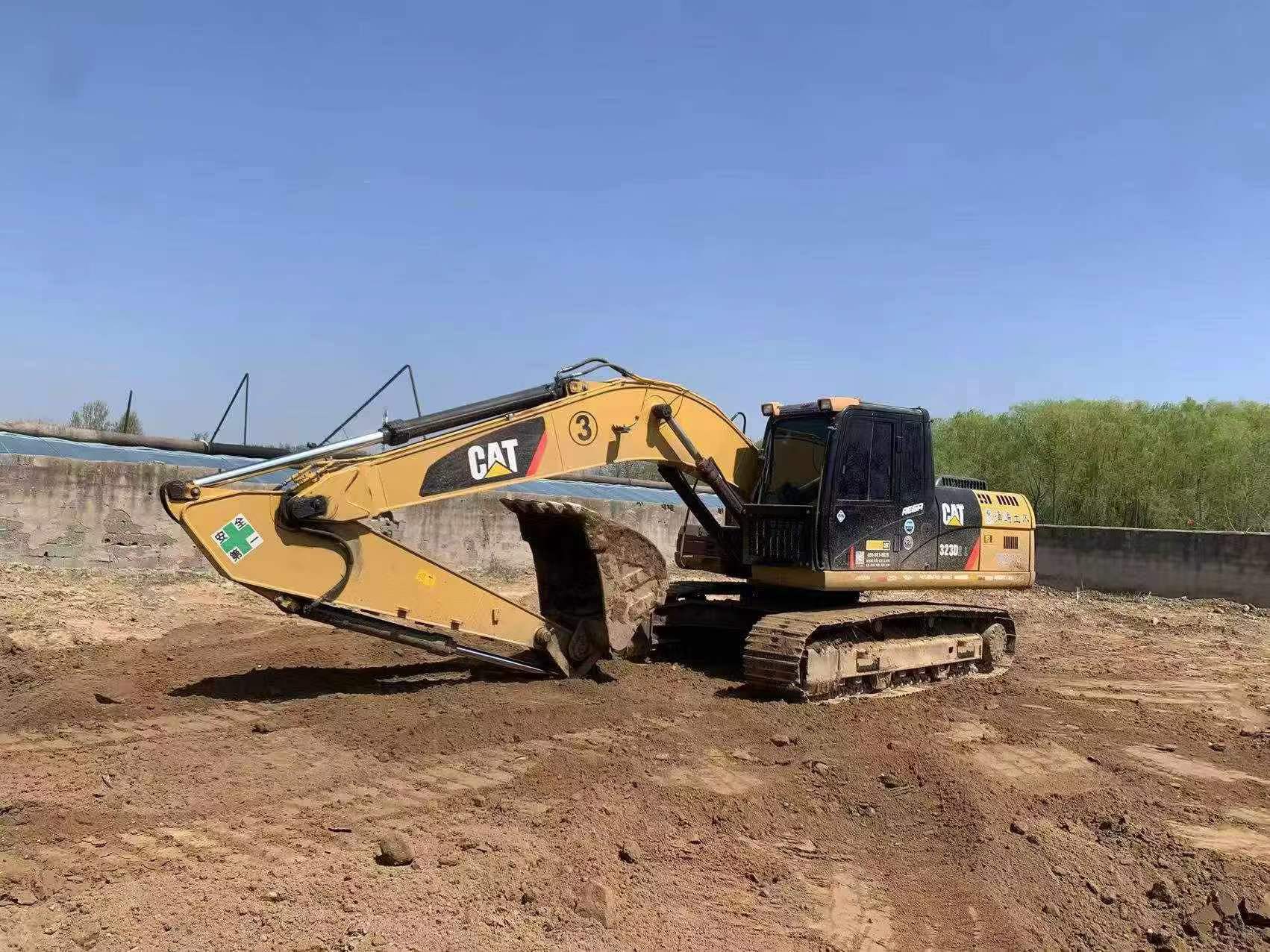 Buy Caterpillar 323D2L Used Excavator / 1