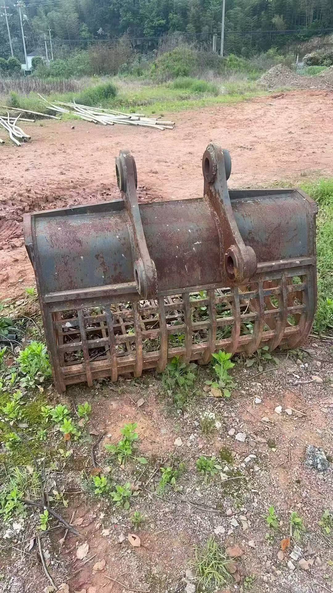 Buy Hyundai R215VS Used Excavator / 1