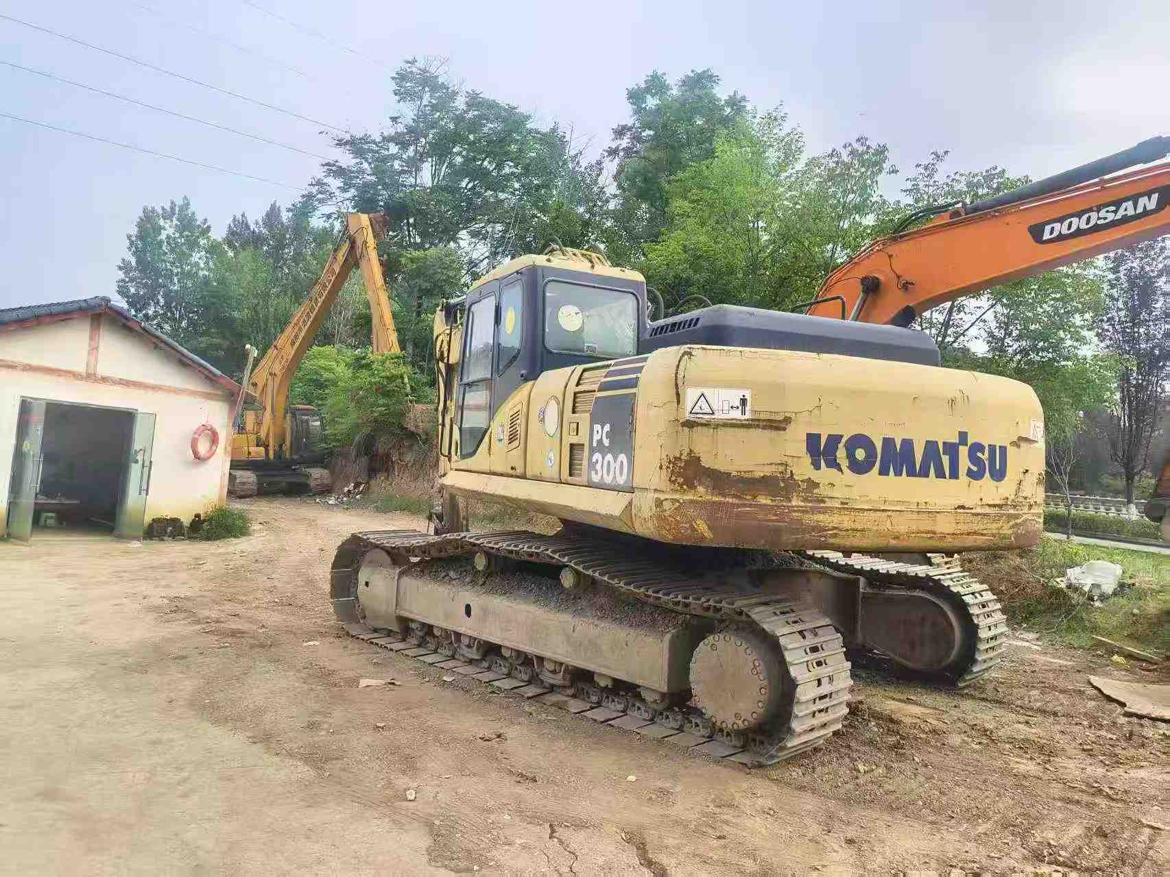 Buy Komatsu PC270-7 Used Excavator / 3 Buy Komatsu PC270-7 Used Excavator / 3
