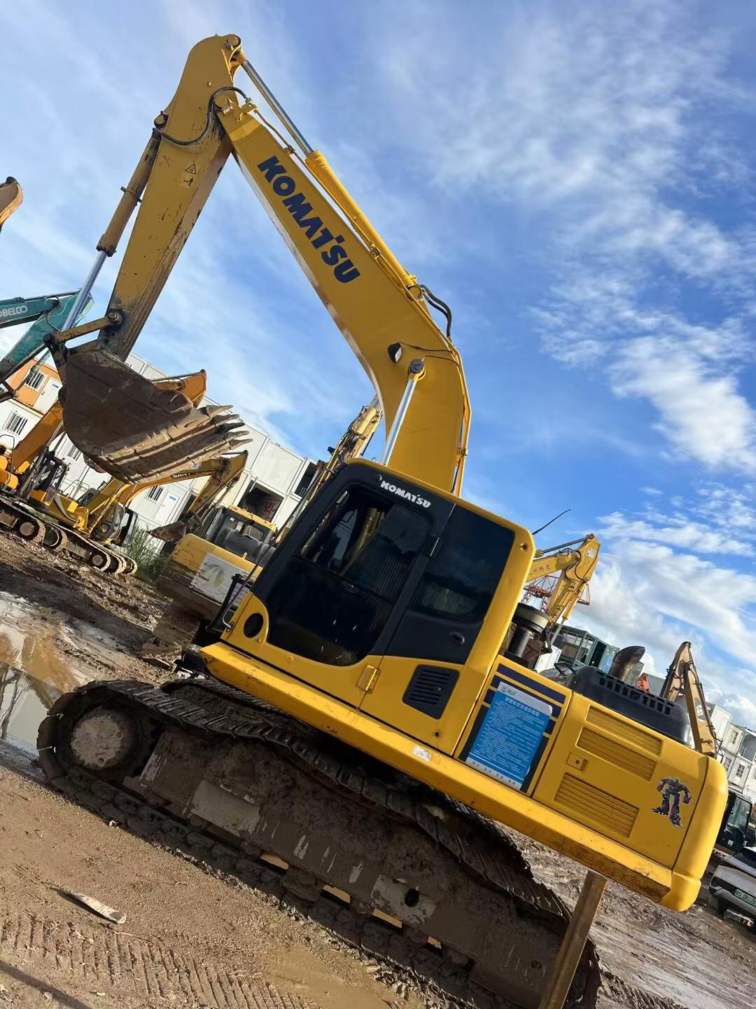 Buy Komatsu PC200-8 Used Excavator / 1