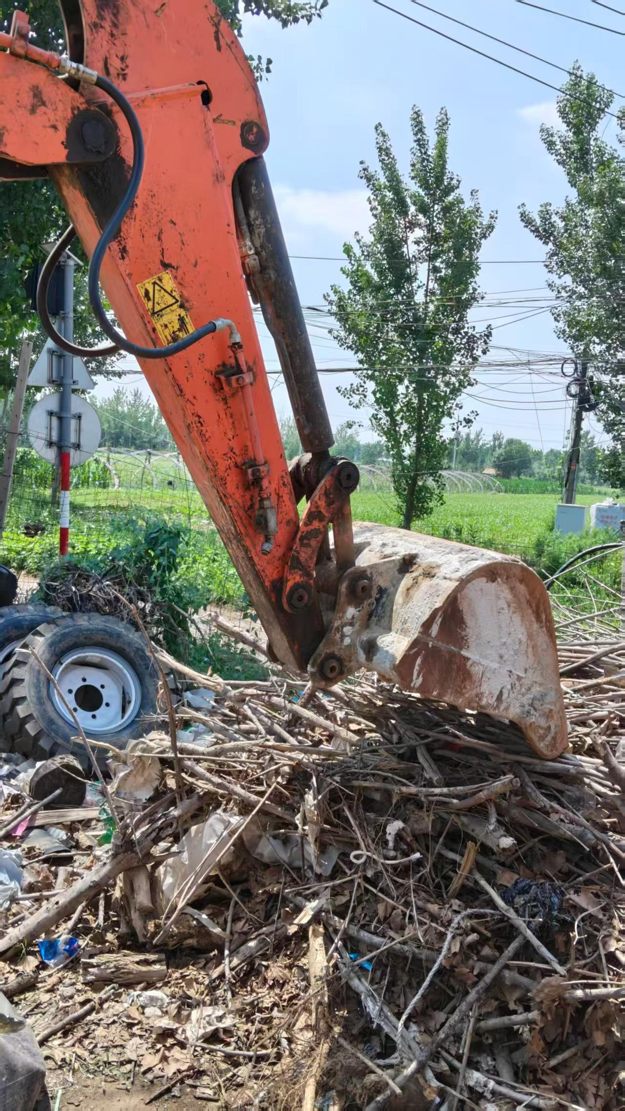 Купить Подержанный Экскаватор Hitachi EX55 / 3 Купить Подержанный Экскаватор Hitachi EX55 / 3