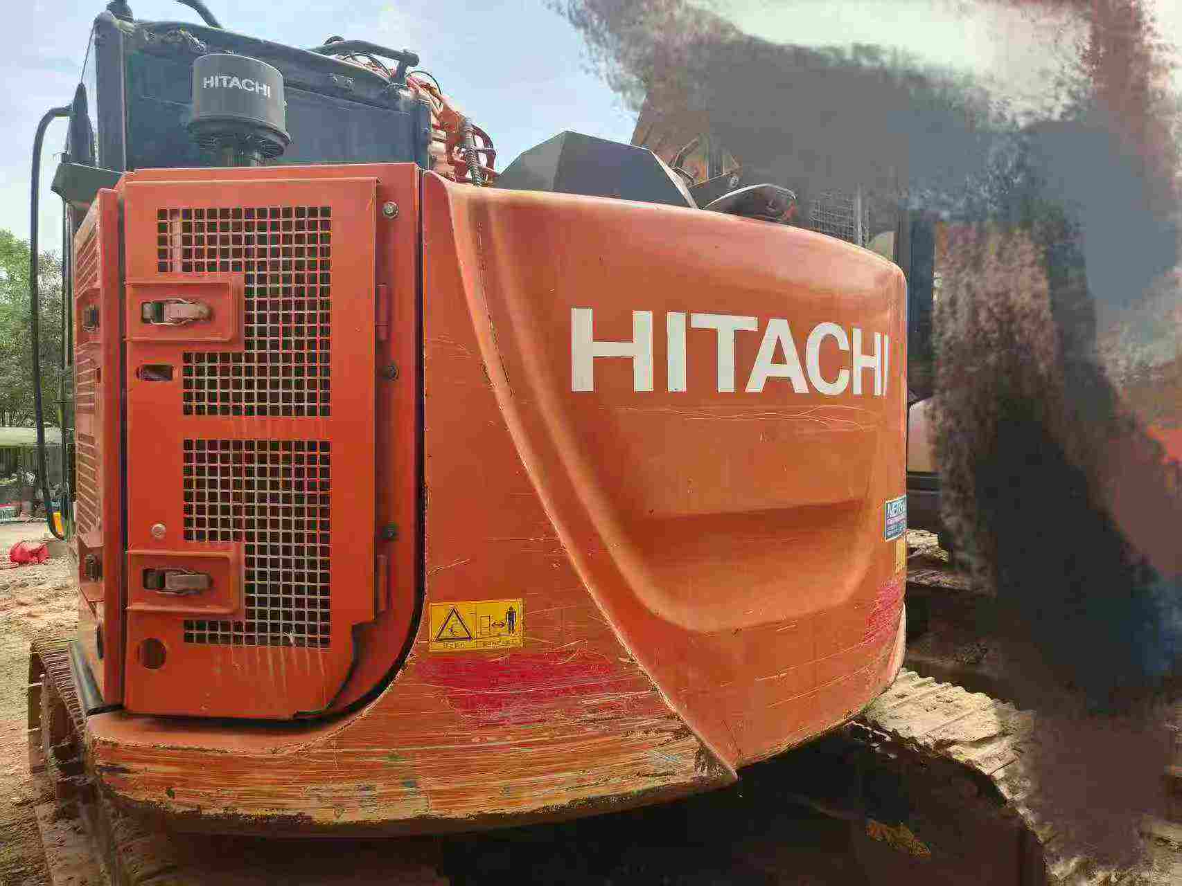 Buy Hitachi EX135UR Used Excavator / 1