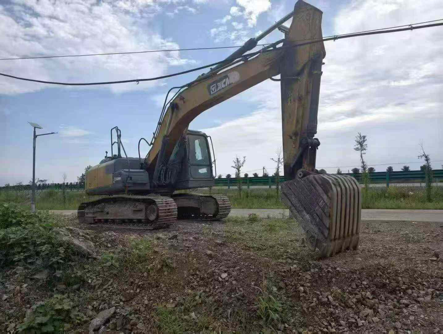 Buy Hyundai R225-7 Used Excavator / 2 Buy Hyundai R225-7 Used Excavator / 2