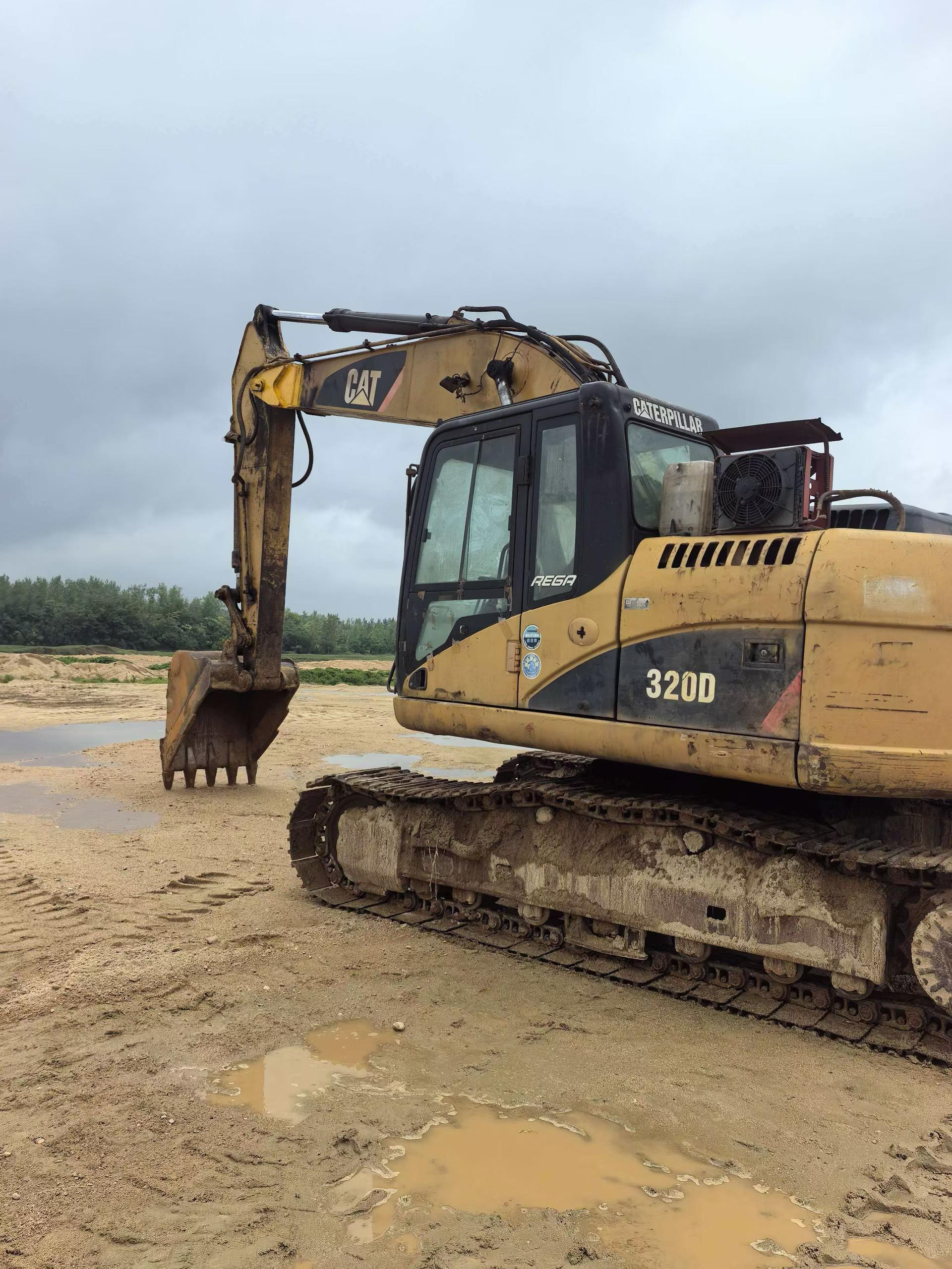 Buy Caterpillar 320D Used Excavator / 1