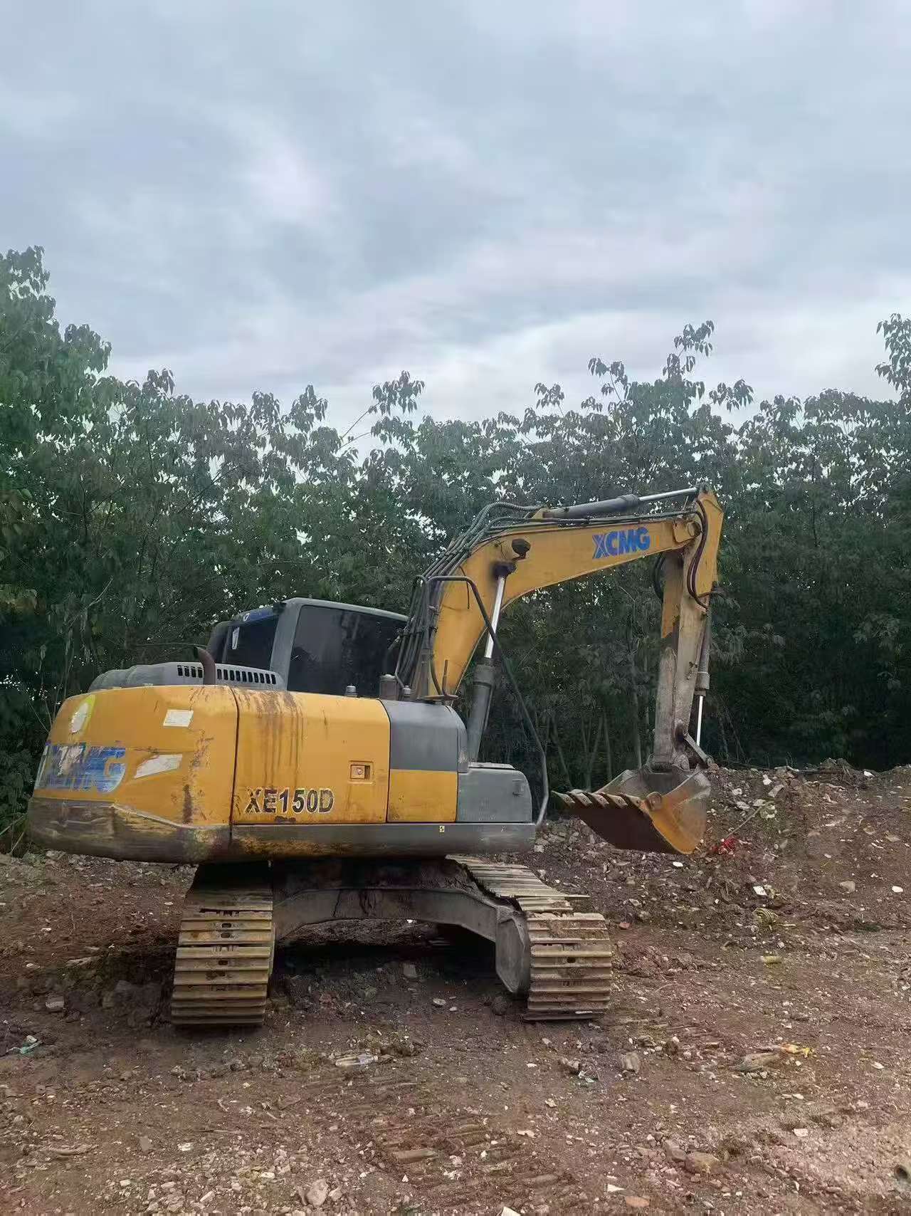 Buy XCMG XE135B Used Excavator / 1