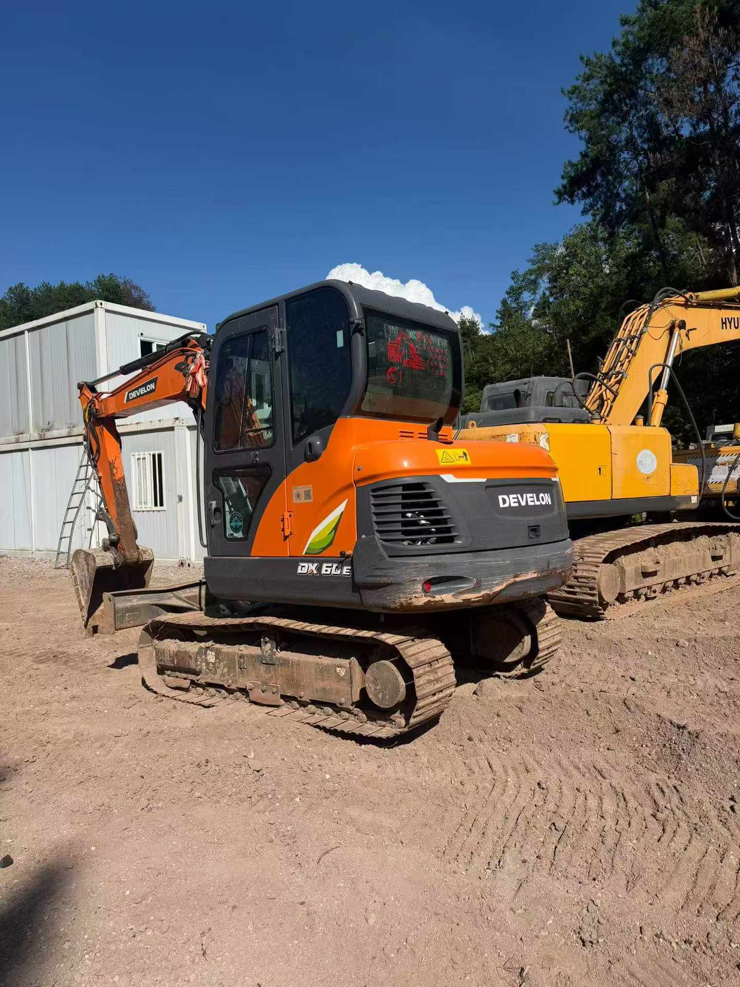 Buy Doosan DH60 Used Excavator / 2 Buy Doosan DH60 Used Excavator / 2