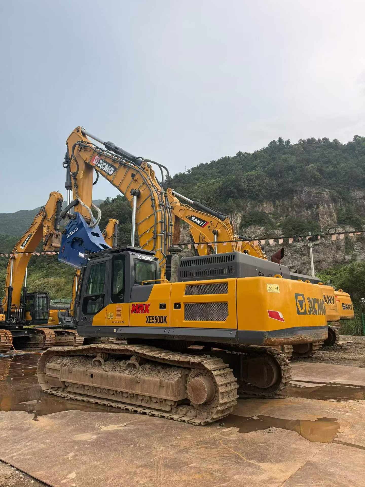 Buy XCMG XE550DK Used Excavator / 3 Buy XCMG XE550DK Used Excavator / 3