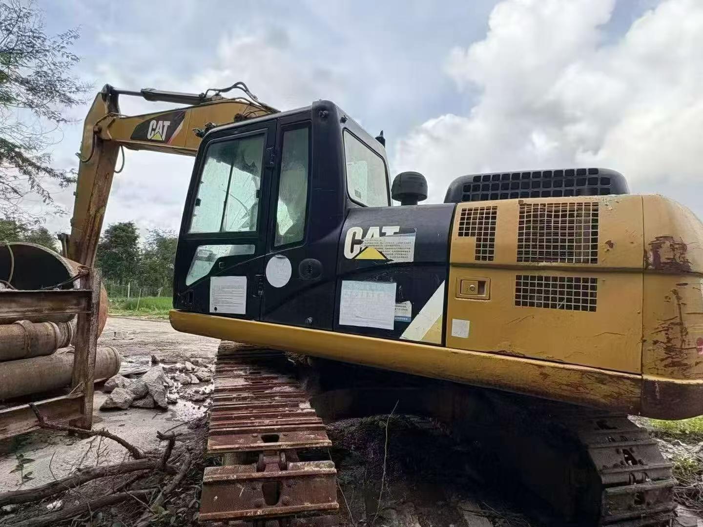 Buy Caterpillar 320D Used Excavator / 2 Buy Caterpillar 320D Used Excavator / 2