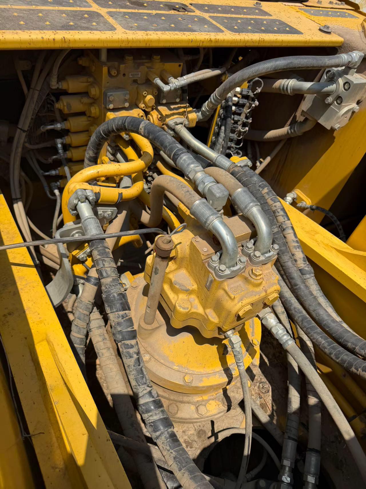 Buy Komatsu PC360-8M0 Used Excavator / 5