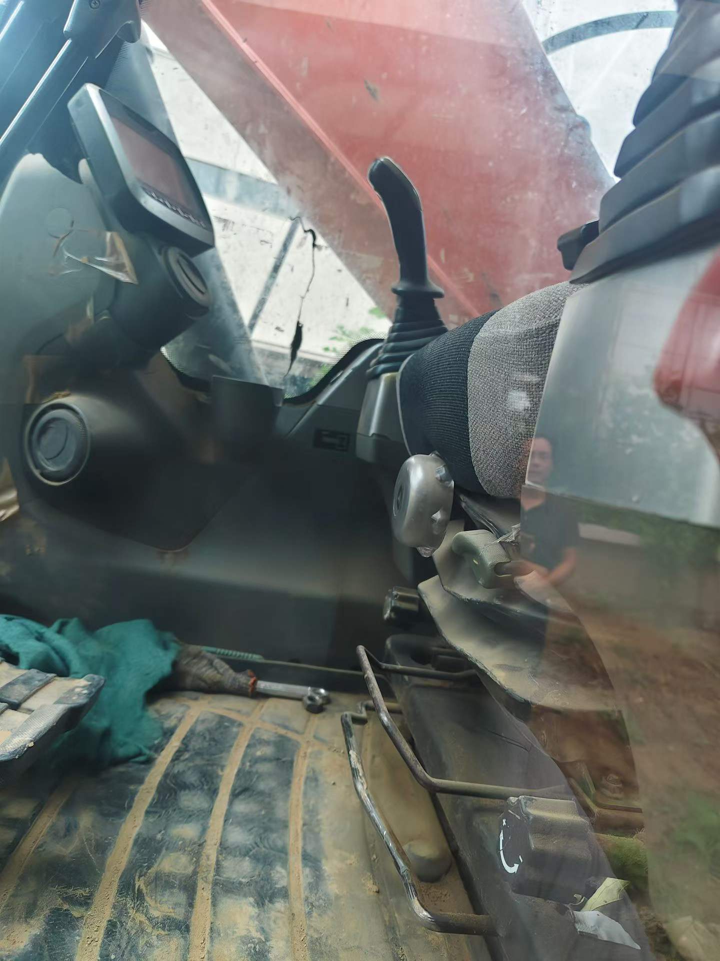 Buy Doosan DH215-7 Used Excavator / 7 Buy Doosan DH215-7 Used Excavator / 7