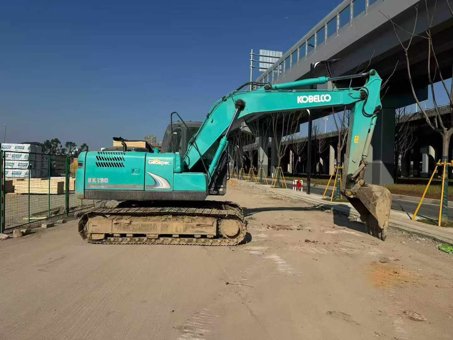 Buy Kobelco SK130 Used Excavator / 1