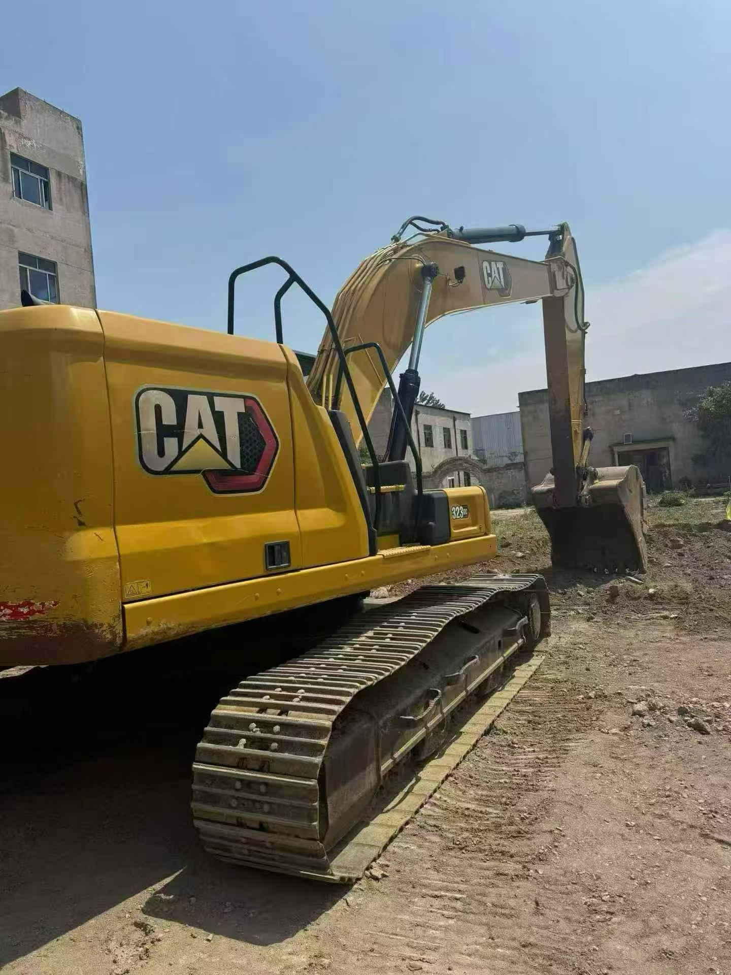 Buy Caterpillar 323 Used Excavator / 2 Buy Caterpillar 323 Used Excavator / 2