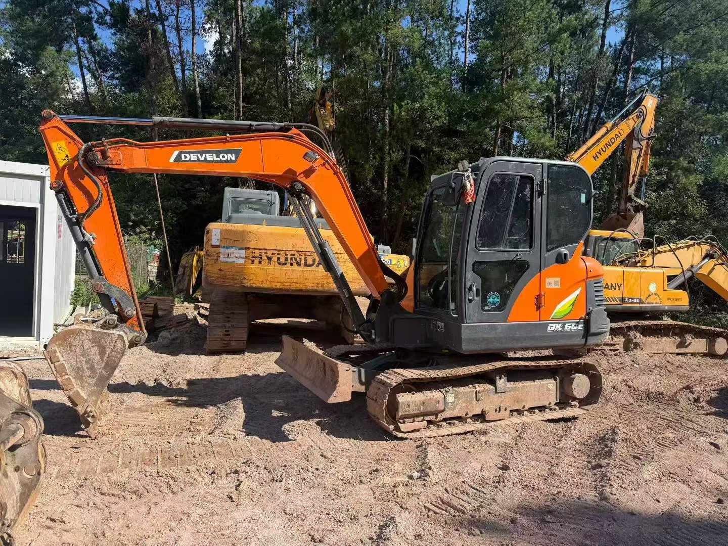 Buy Doosan DH60 Used Excavator / 1