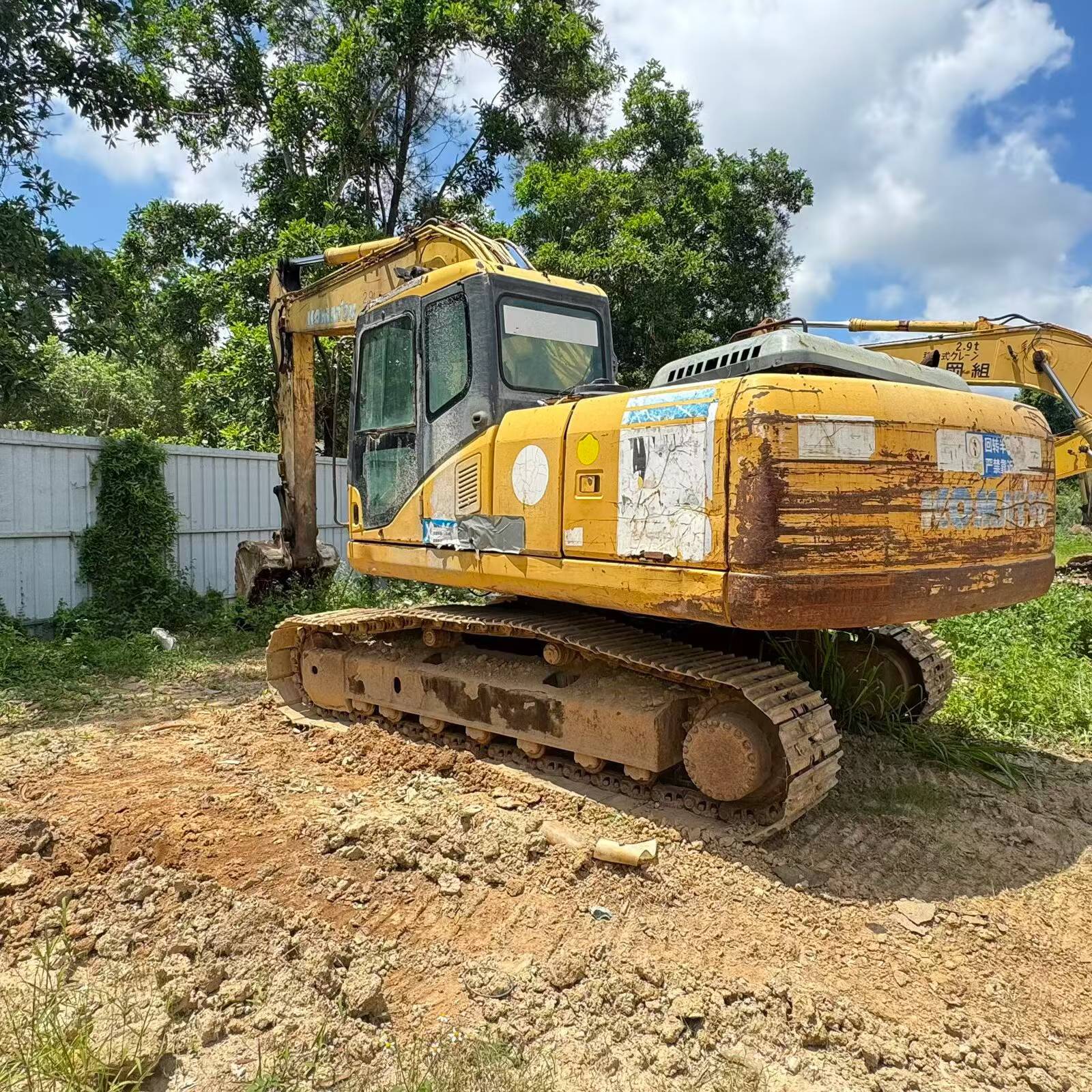Buy Komatsu PC200-7 Used Excavator / 1
