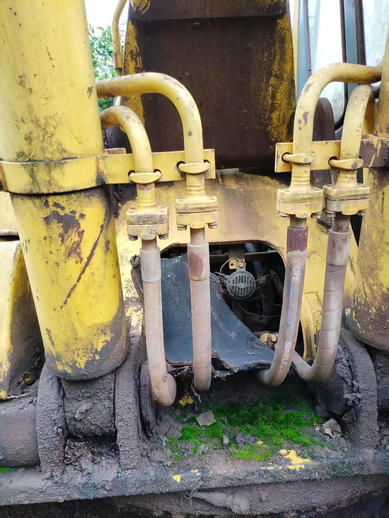 Buy Komatsu PC220-6 Used Excavator / 4