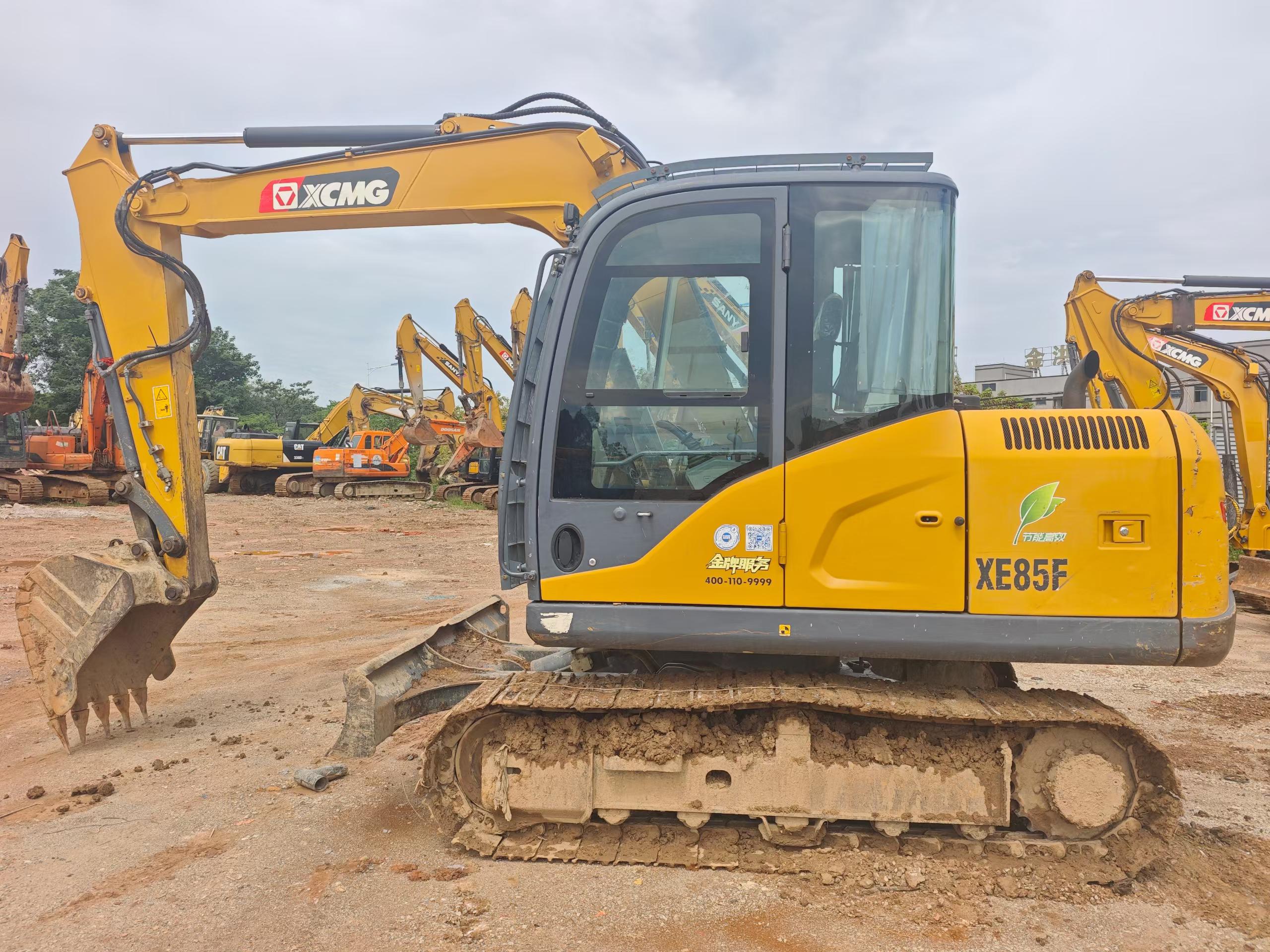 Buy XCMG XE85C Used Excavator / 1