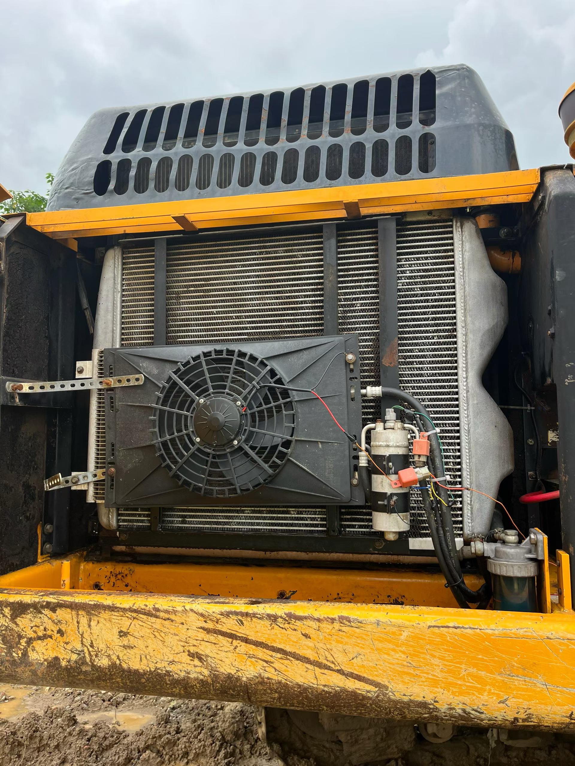 شراء حفارة Kato HD1430R مستعملة / 9