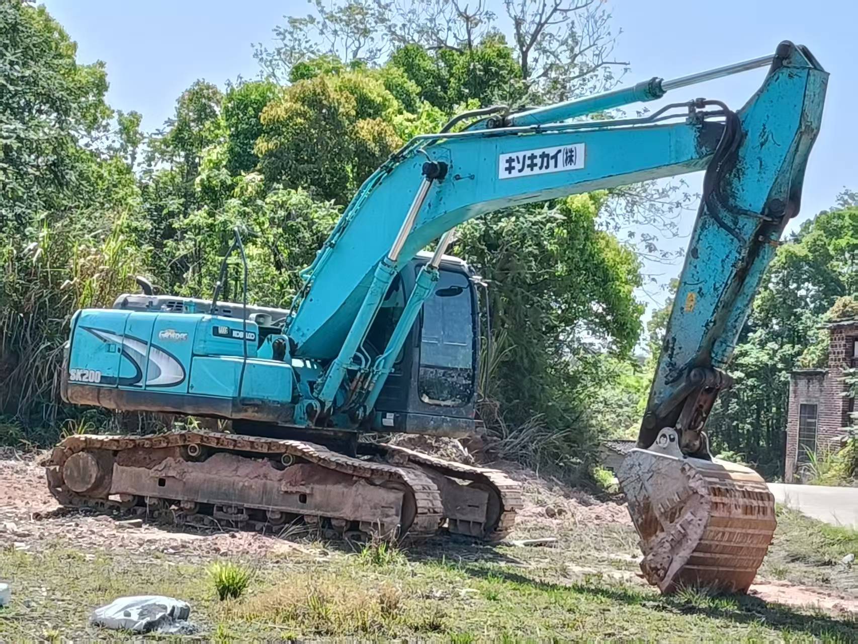 Buy Kobelco SK200-11 Used Excavator / 3 Buy Kobelco SK200-11 Used Excavator / 3