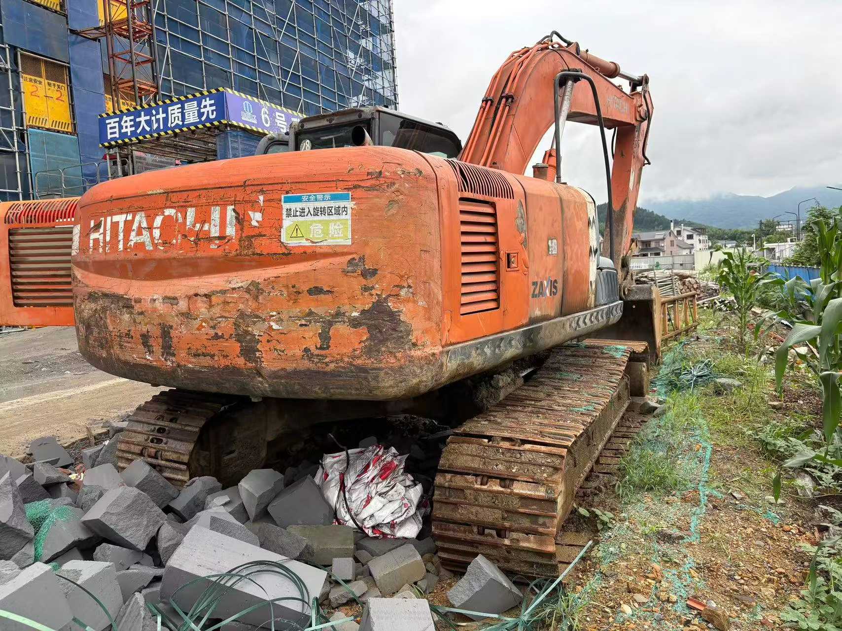 Buy Hitachi EX200-3 Used Excavator / 2 Buy Hitachi EX200-3 Used Excavator / 2