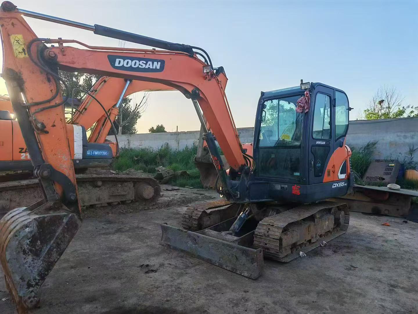 Buy Doosan DH55 Used Excavator / 1