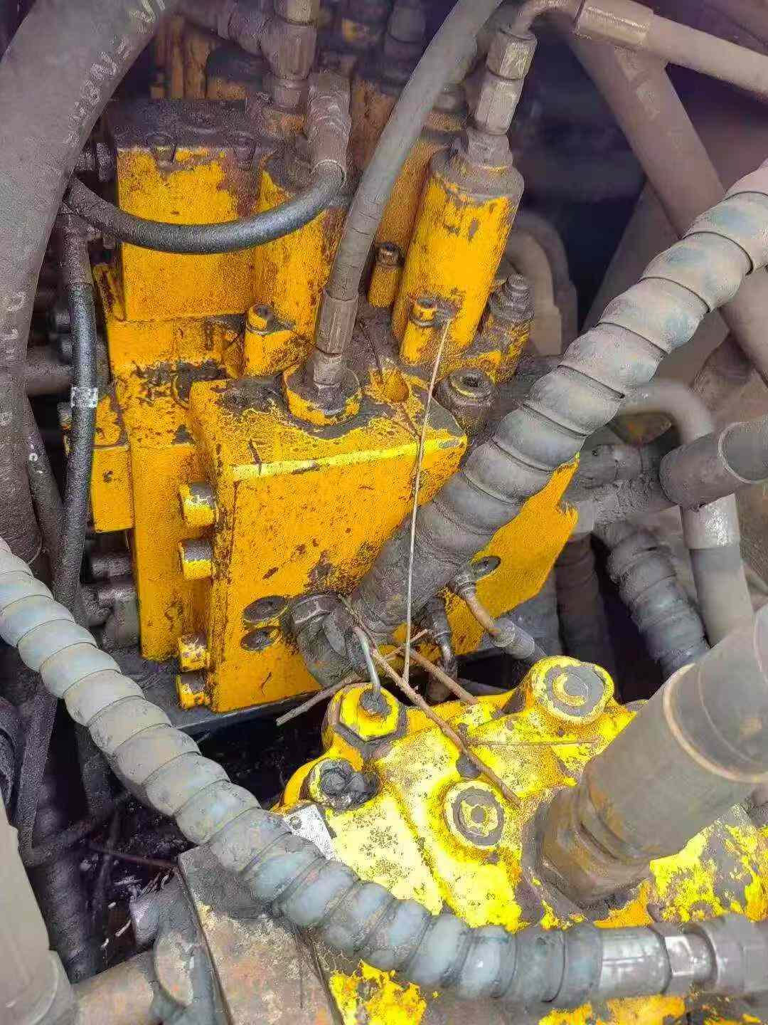 Buy Hyundai R225-7 Used Excavator / 4 Buy Hyundai R225-7 Used Excavator / 4