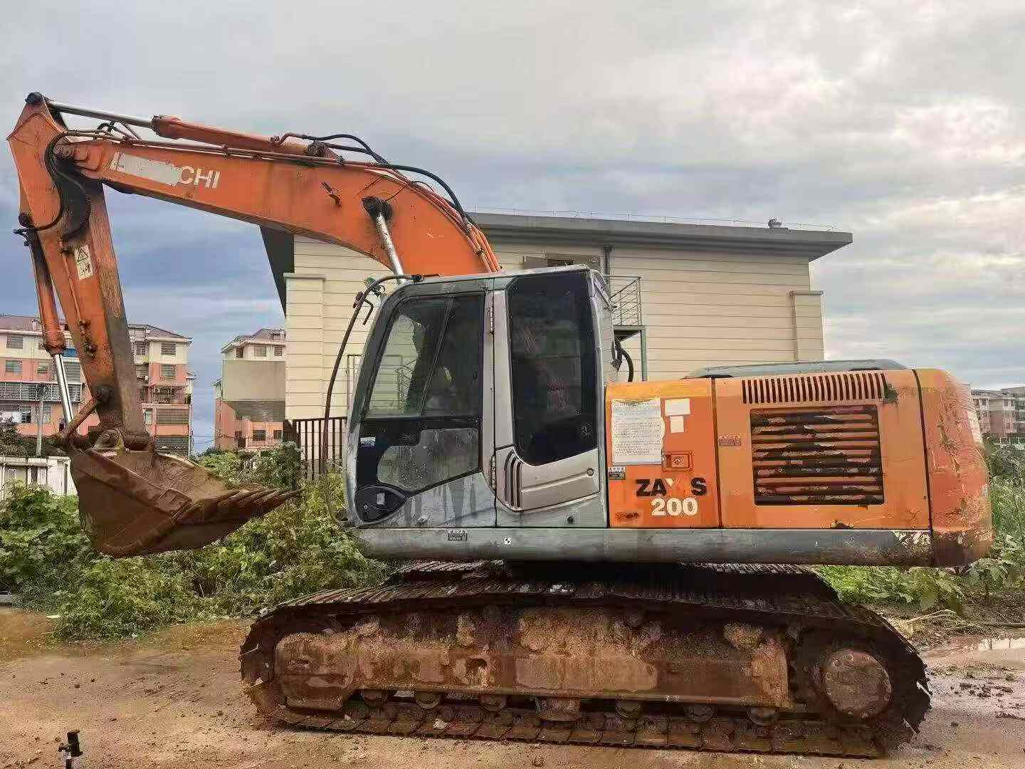 Buy Hitachi EX200-3 Used Excavator / 1
