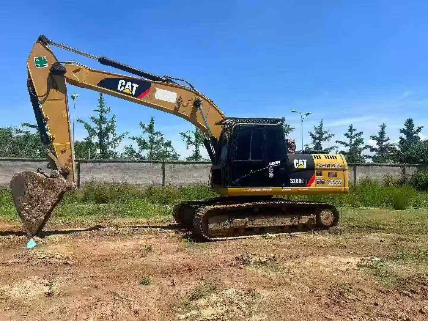 Buy Caterpillar 320D Used Excavator / 2 Buy Caterpillar 320D Used Excavator / 2