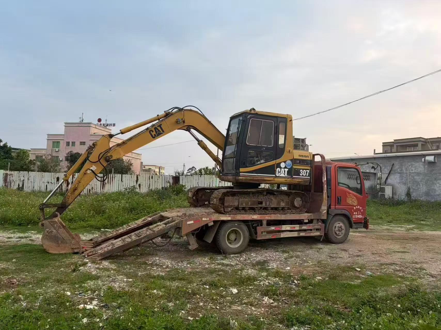 Buy Caterpillar 307B Used Excavator / 1