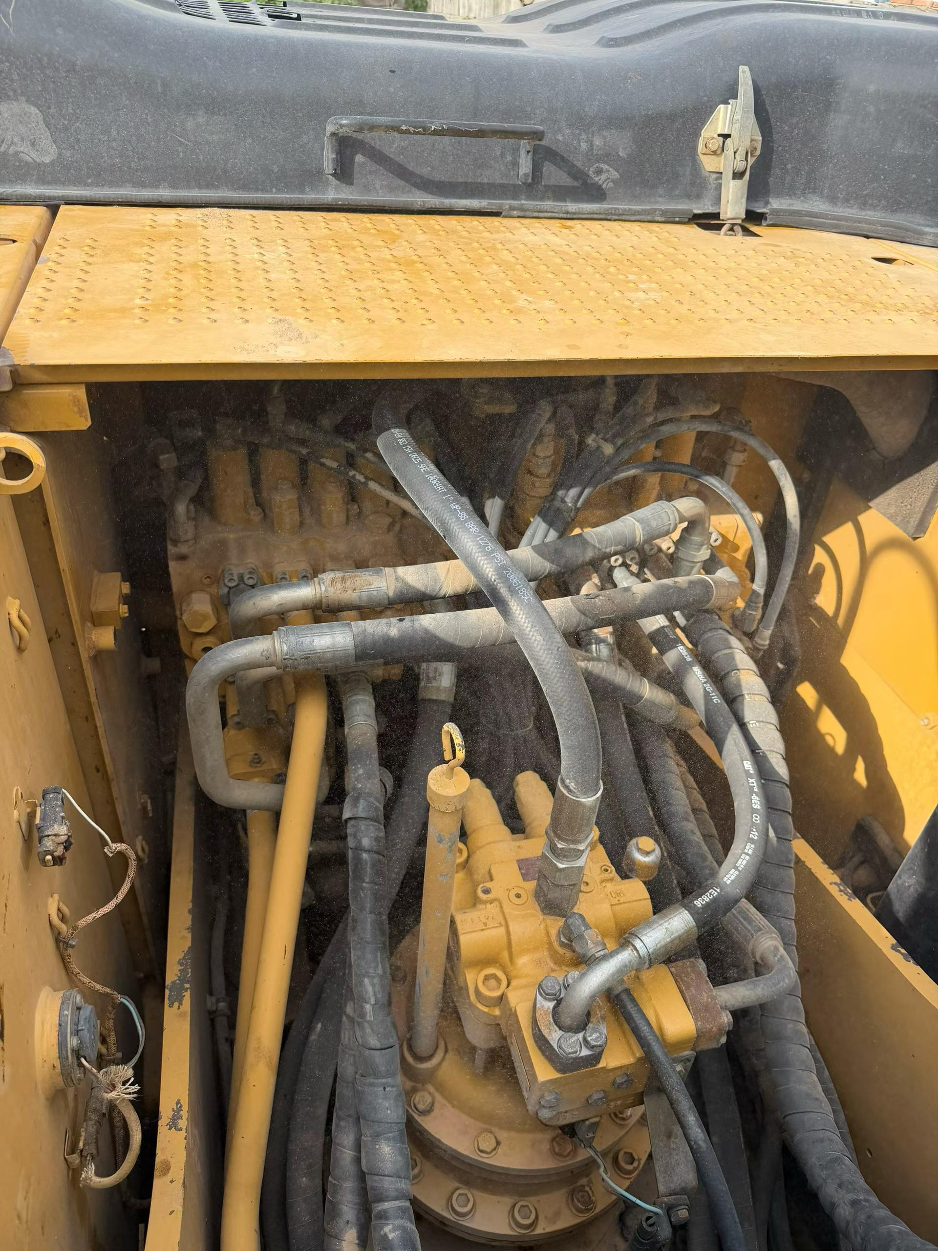 Buy Caterpillar 323D2L Used Excavator / 5