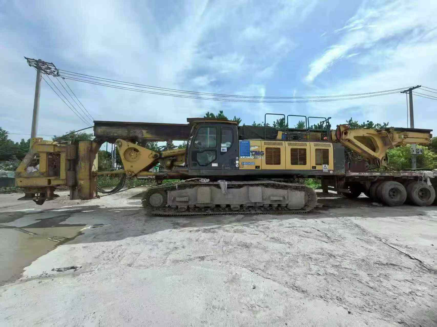 Buy XCMG LW280 Used Excavator / 2 Buy XCMG LW280 Used Excavator / 2
