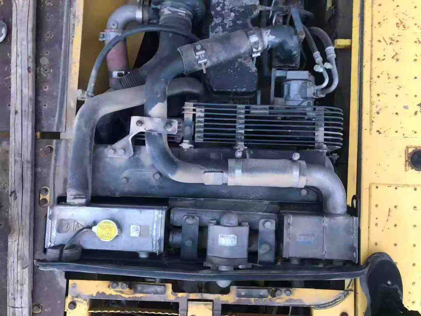 Compre Escavadeira Komatsu PC210 Usada / 2 Compre Escavadeira Komatsu PC210 Usada / 2