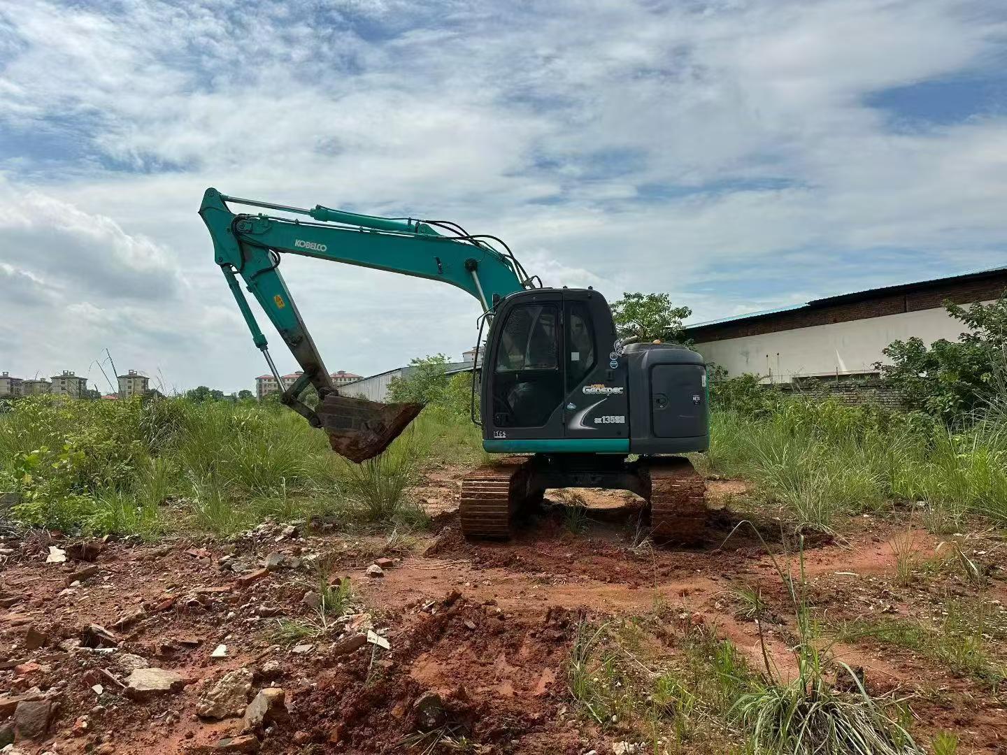 Buy Kobelco SK135 Used Excavator / 1