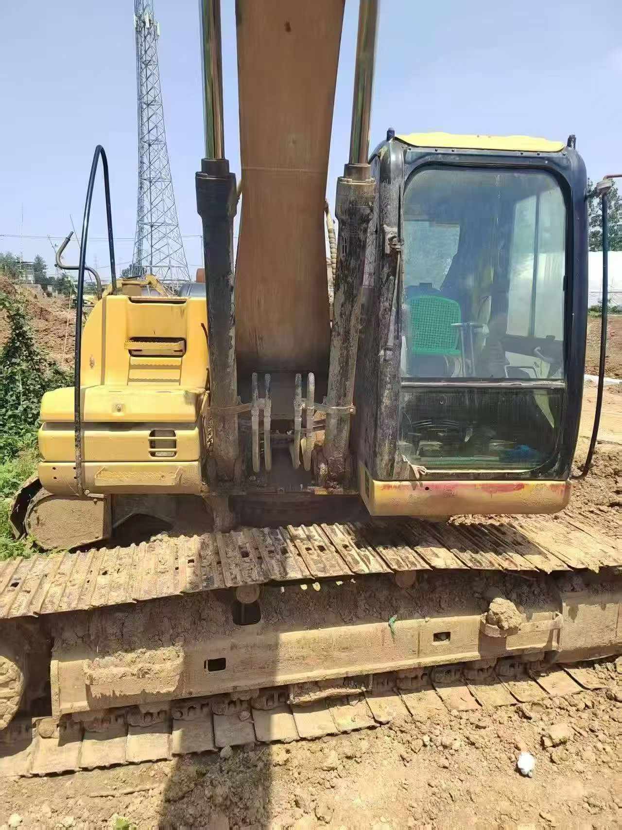 Buy Caterpillar 320D Used Excavator / 1