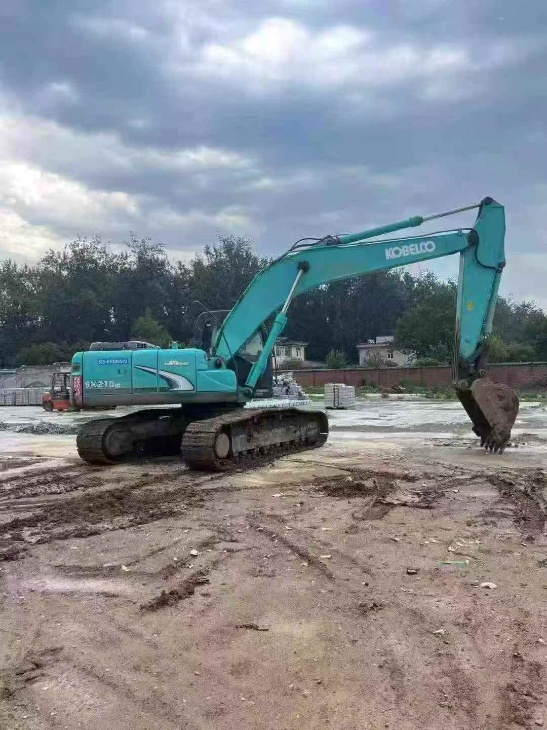 Buy Kobelco SK210 Used Excavator / 2 Buy Kobelco SK210 Used Excavator / 2