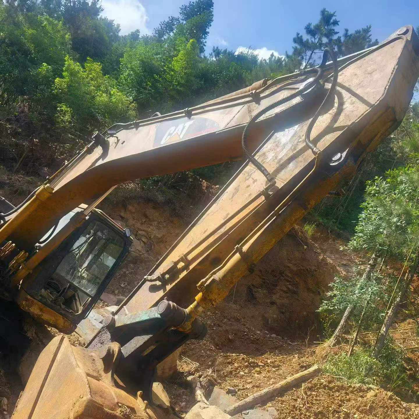 Buy Caterpillar 320B Used Excavator / 2 Buy Caterpillar 320B Used Excavator / 2