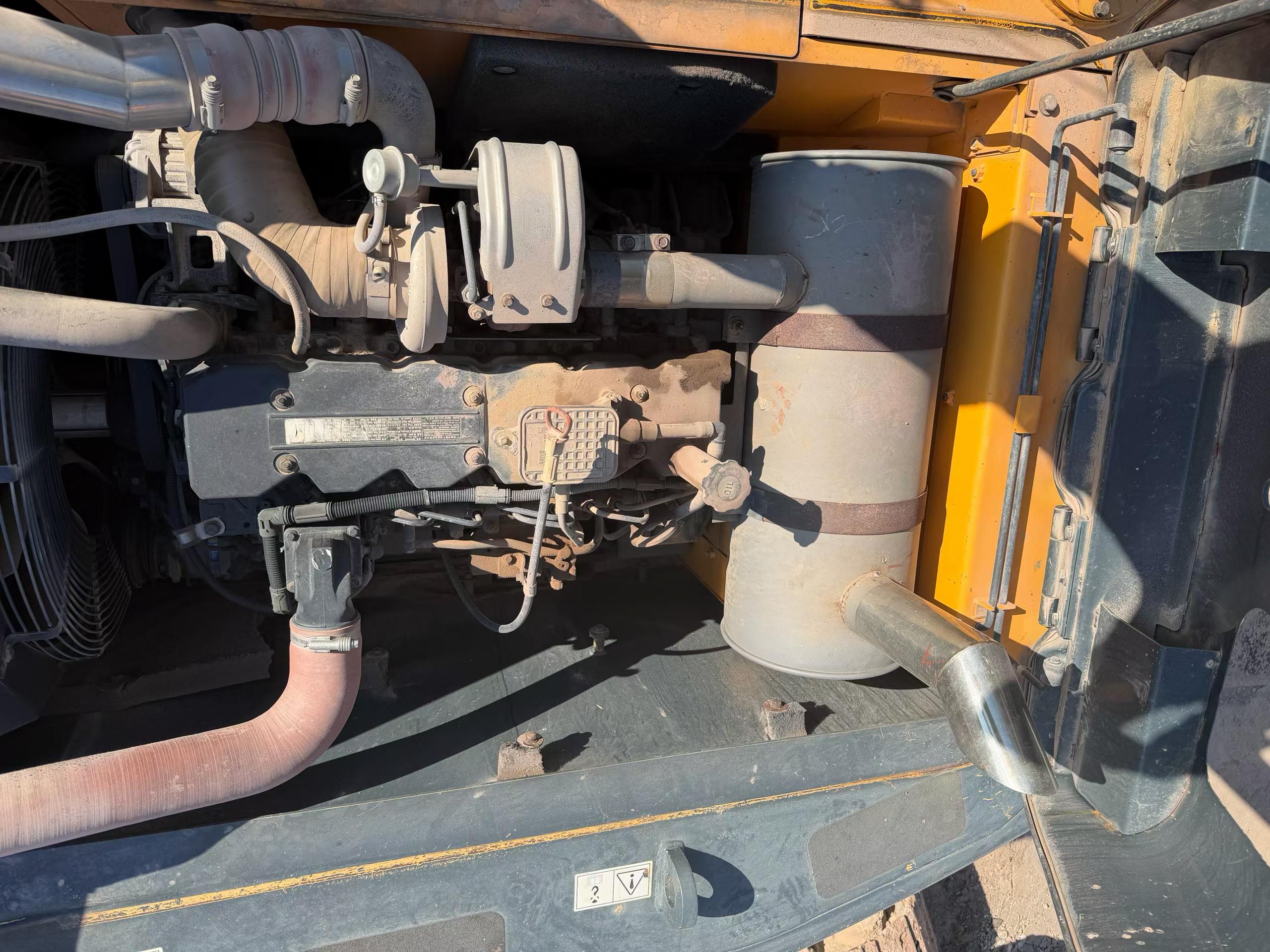 Buy Hyundai R215-7 Used Excavator / 8 Buy Hyundai R215-7 Used Excavator / 8