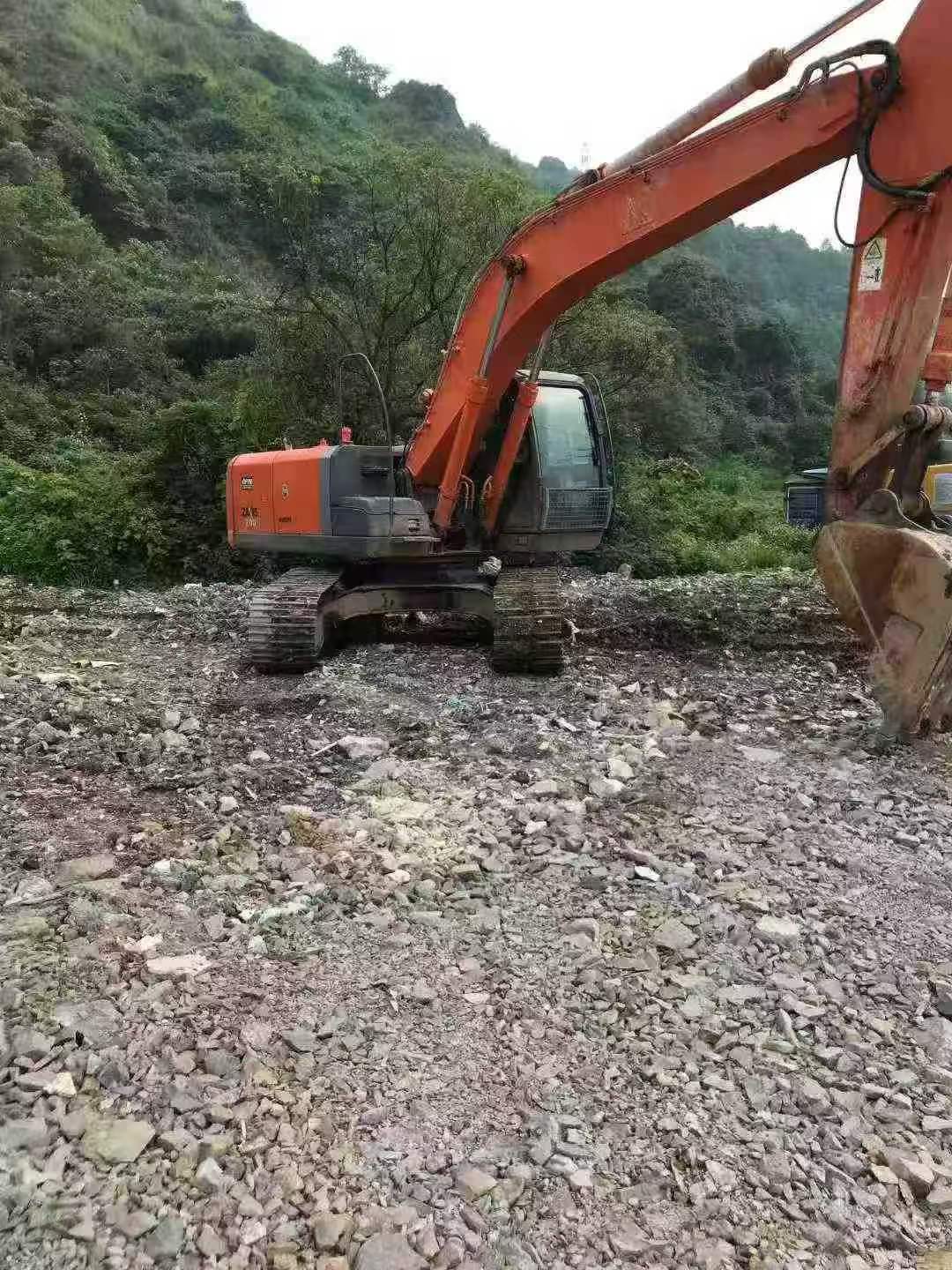 Buy Hitachi EX200-3 Used Excavator / 2 Buy Hitachi EX200-3 Used Excavator / 2
