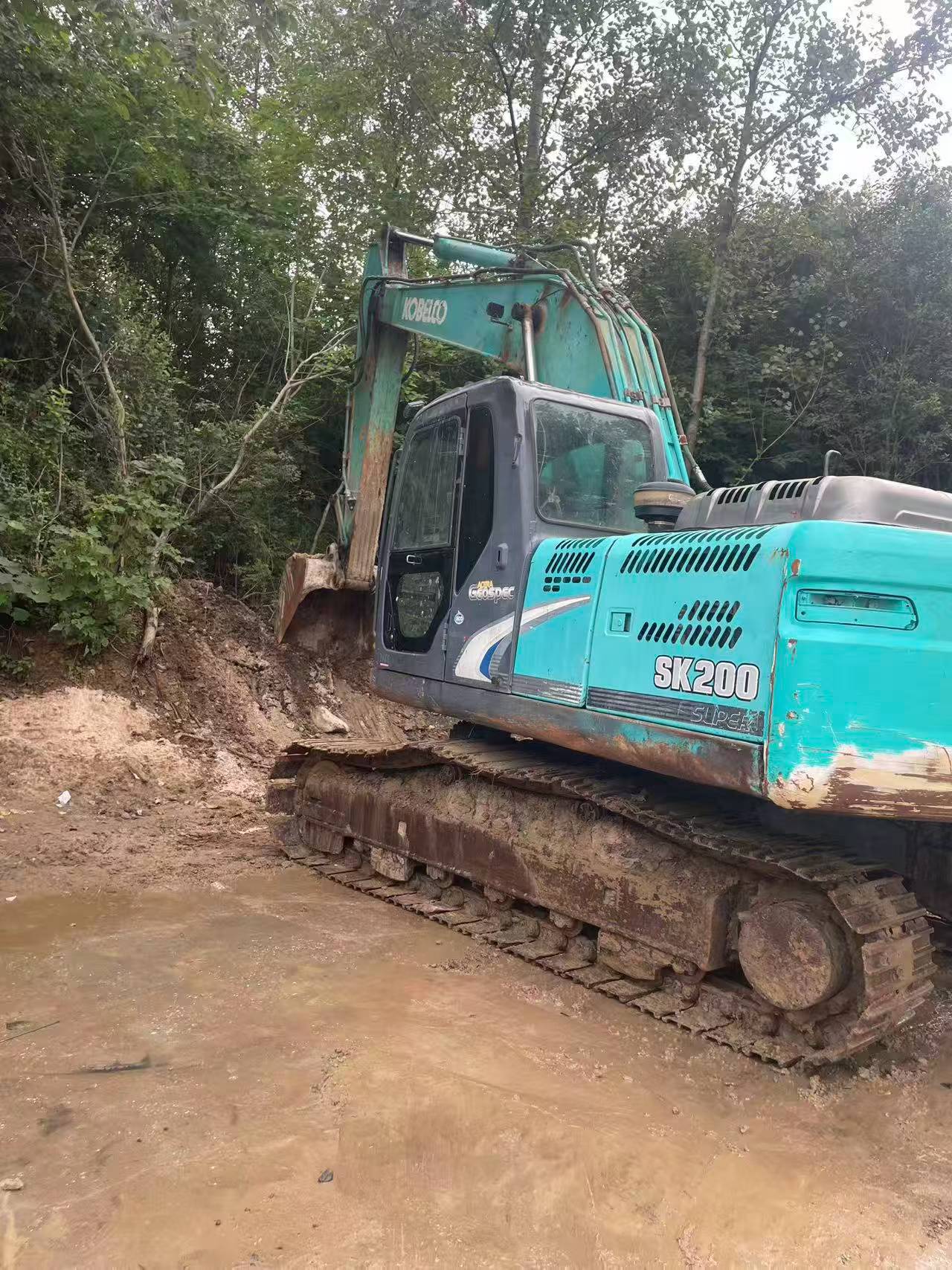 Buy Kobelco SK200 Used Excavator / 3