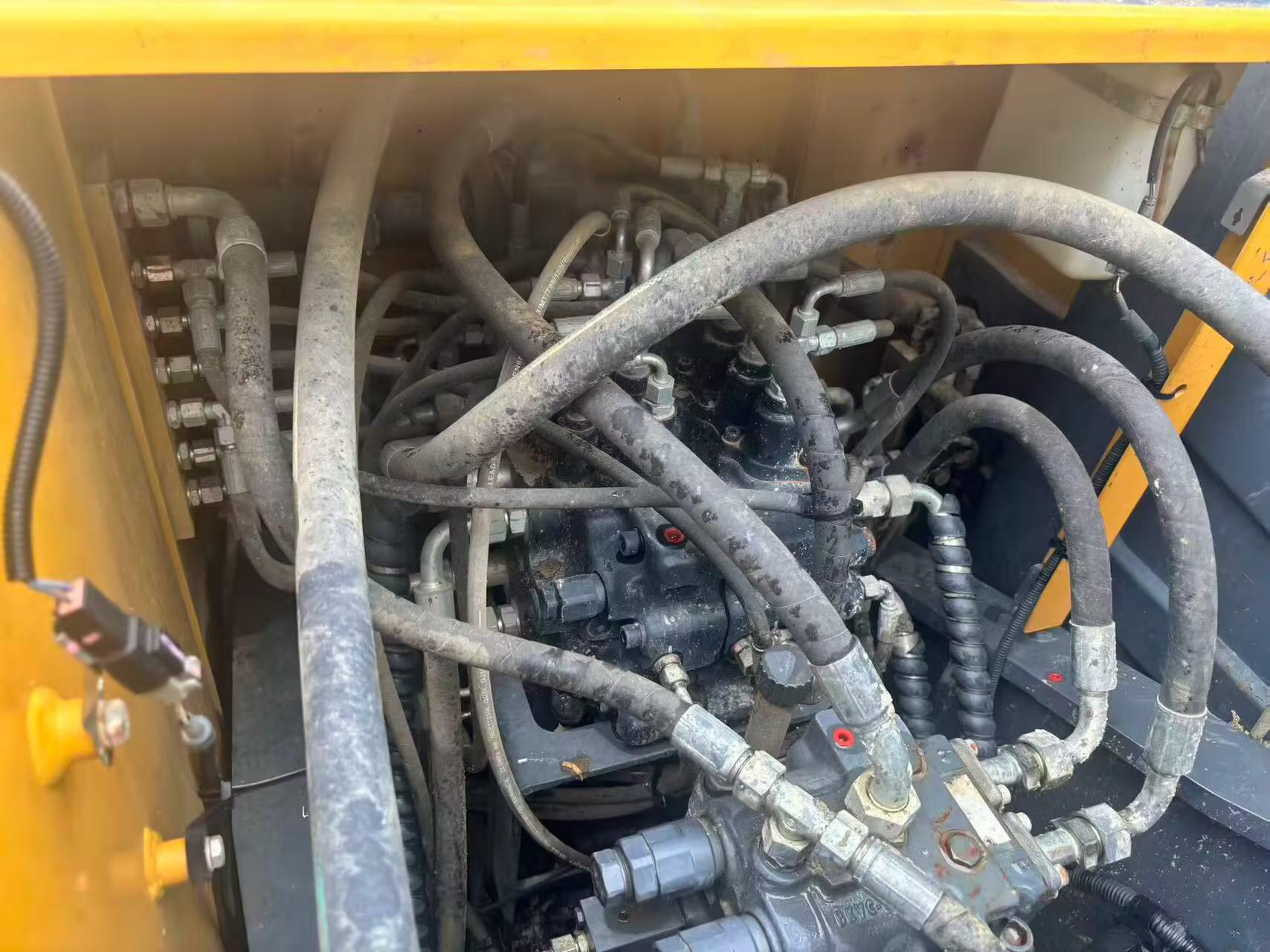Купить Подержанный Экскаватор XCMG XE135B / 4 Купить Подержанный Экскаватор XCMG XE135B / 4