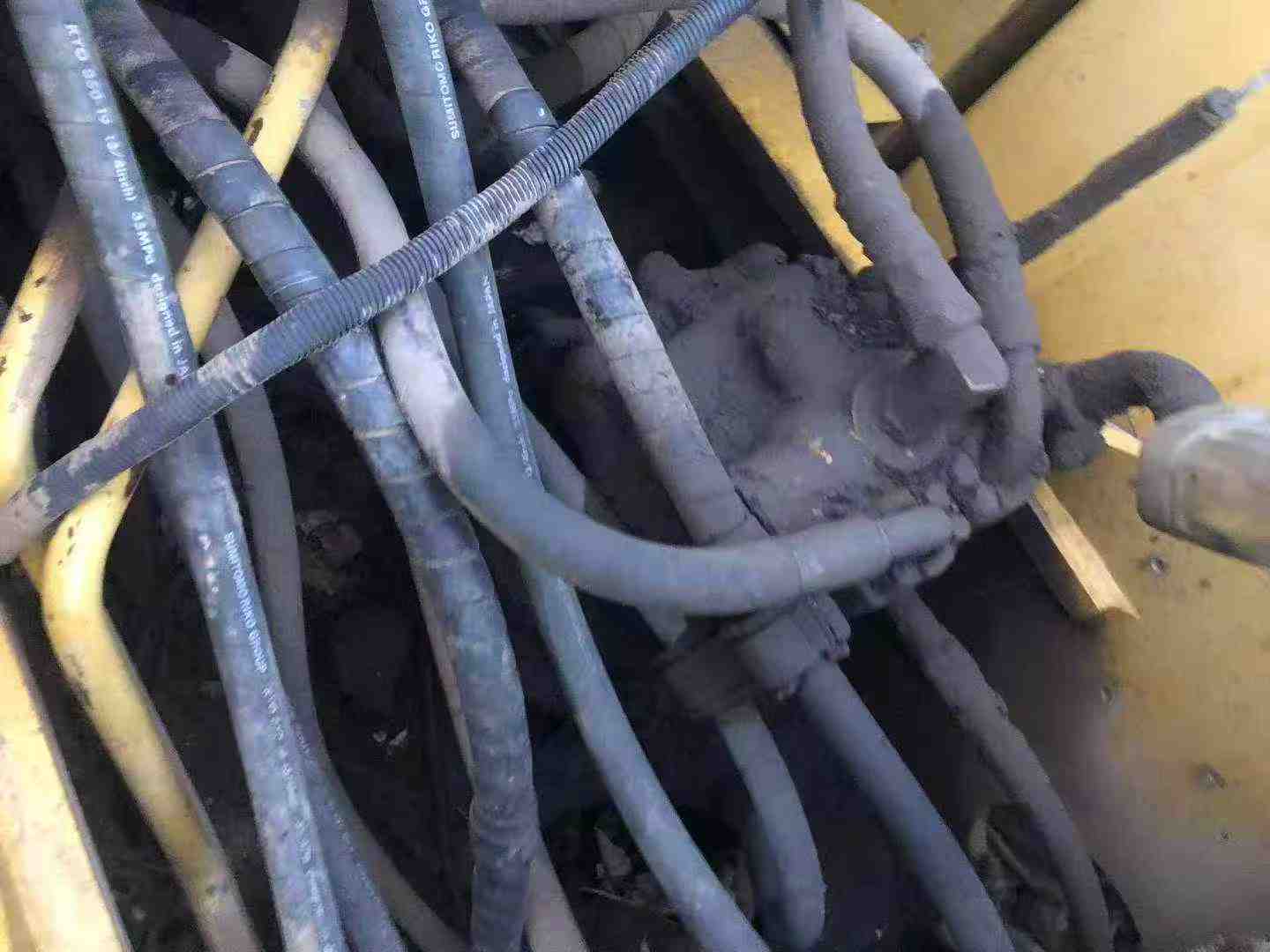 Compre Escavadeira Komatsu PC210 Usada / 3 Compre Escavadeira Komatsu PC210 Usada / 3