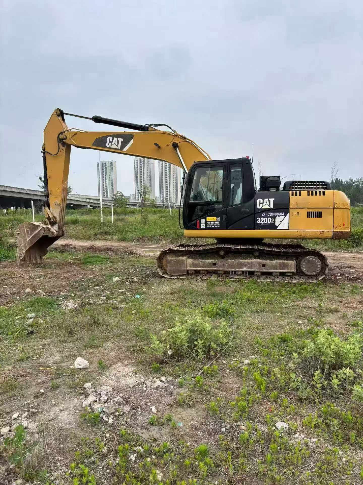 Buy Caterpillar 320D Used Excavator / 1