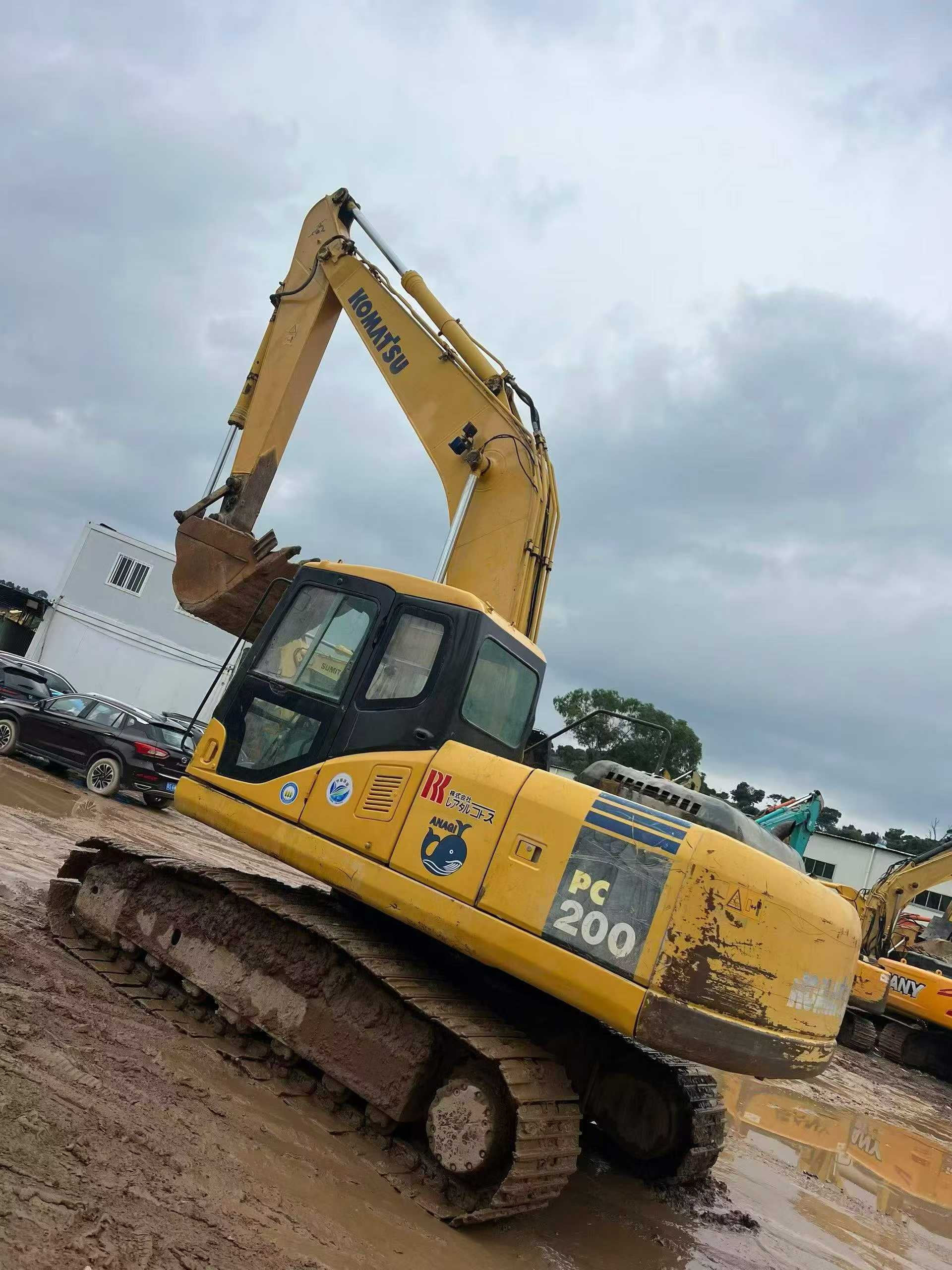 Buy Komatsu PC200-7 Used Excavator / 9 Buy Komatsu PC200-7 Used Excavator / 9