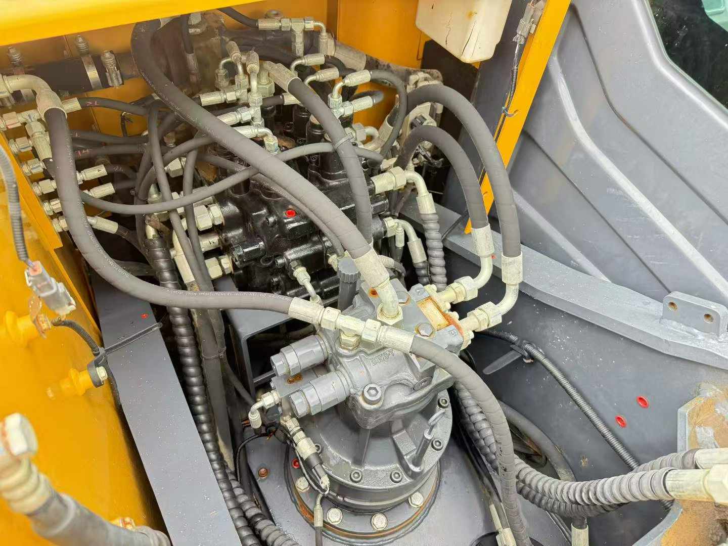 Buy XCMG XE135B Used Excavator / 7 Buy XCMG XE135B Used Excavator / 7