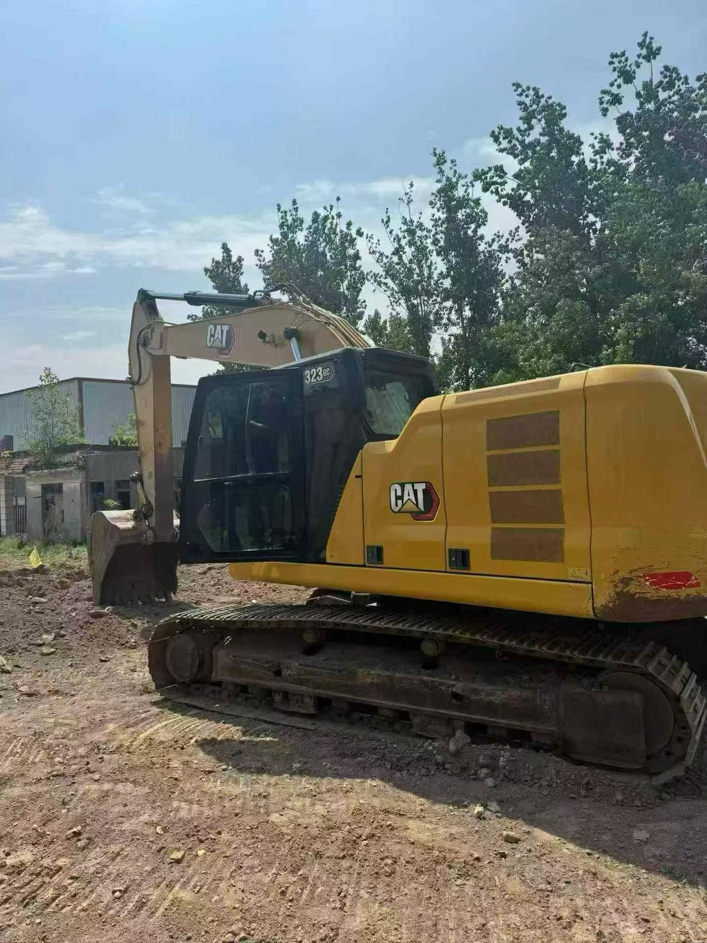 Buy Caterpillar 323 Used Excavator / 1