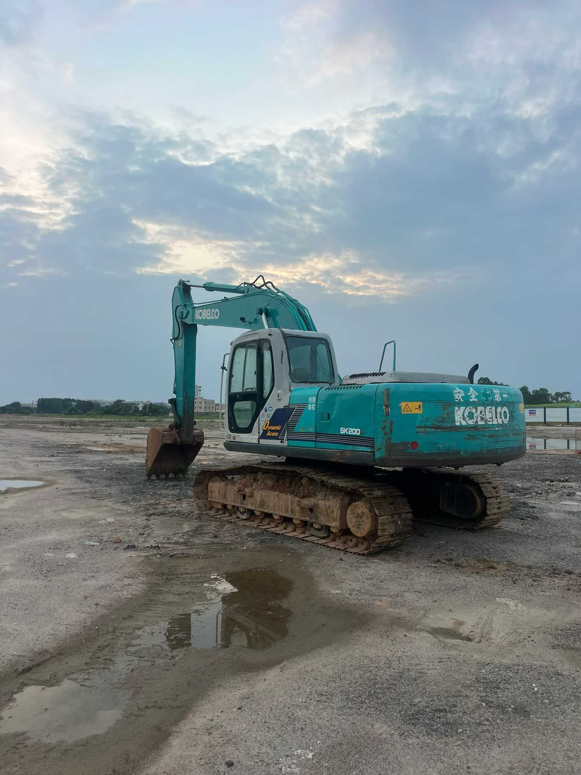 Buy Kobelco SK200-9 Used Excavator / 1