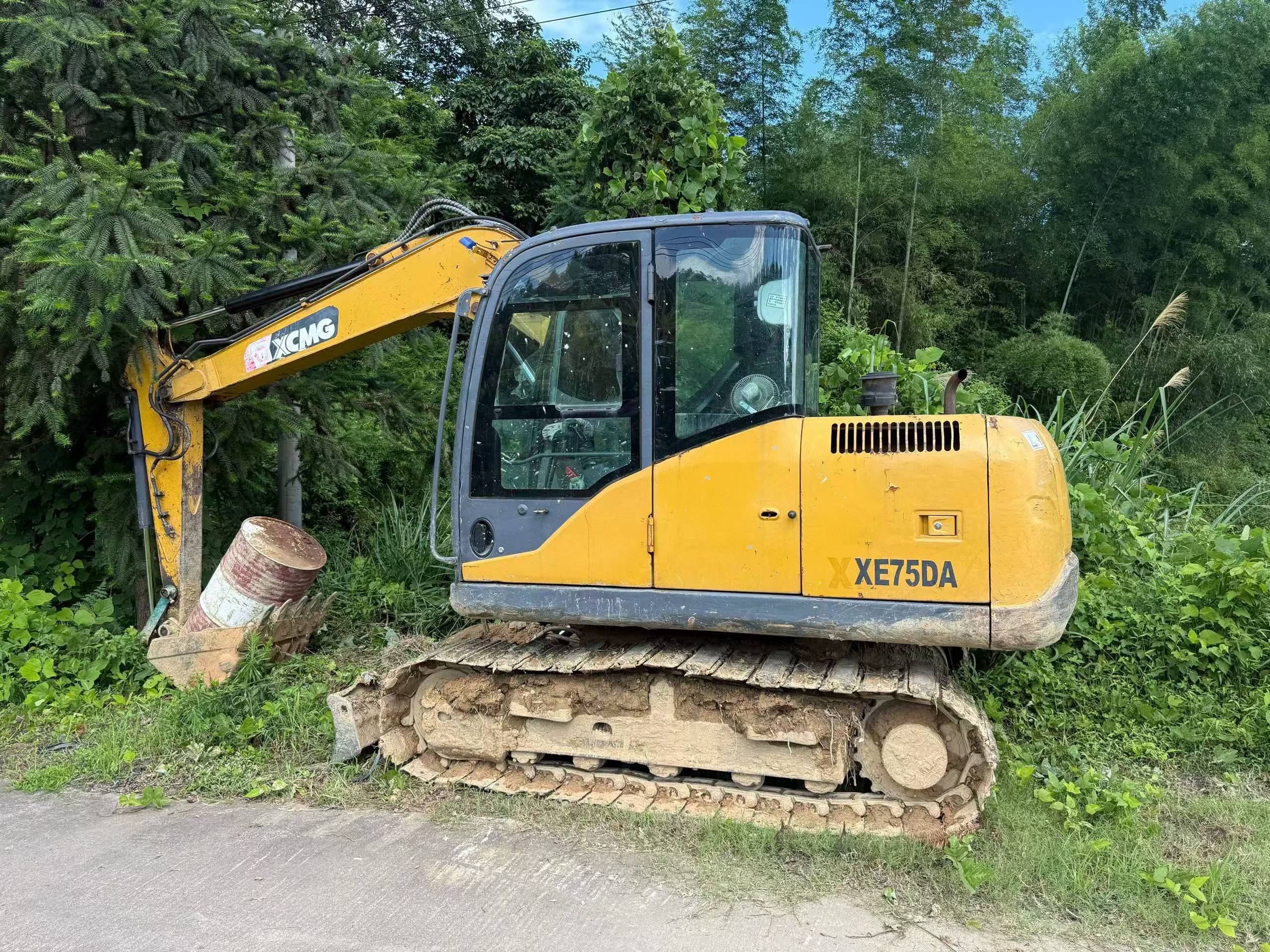 Buy XCMG XE75C Used Excavator / 1
