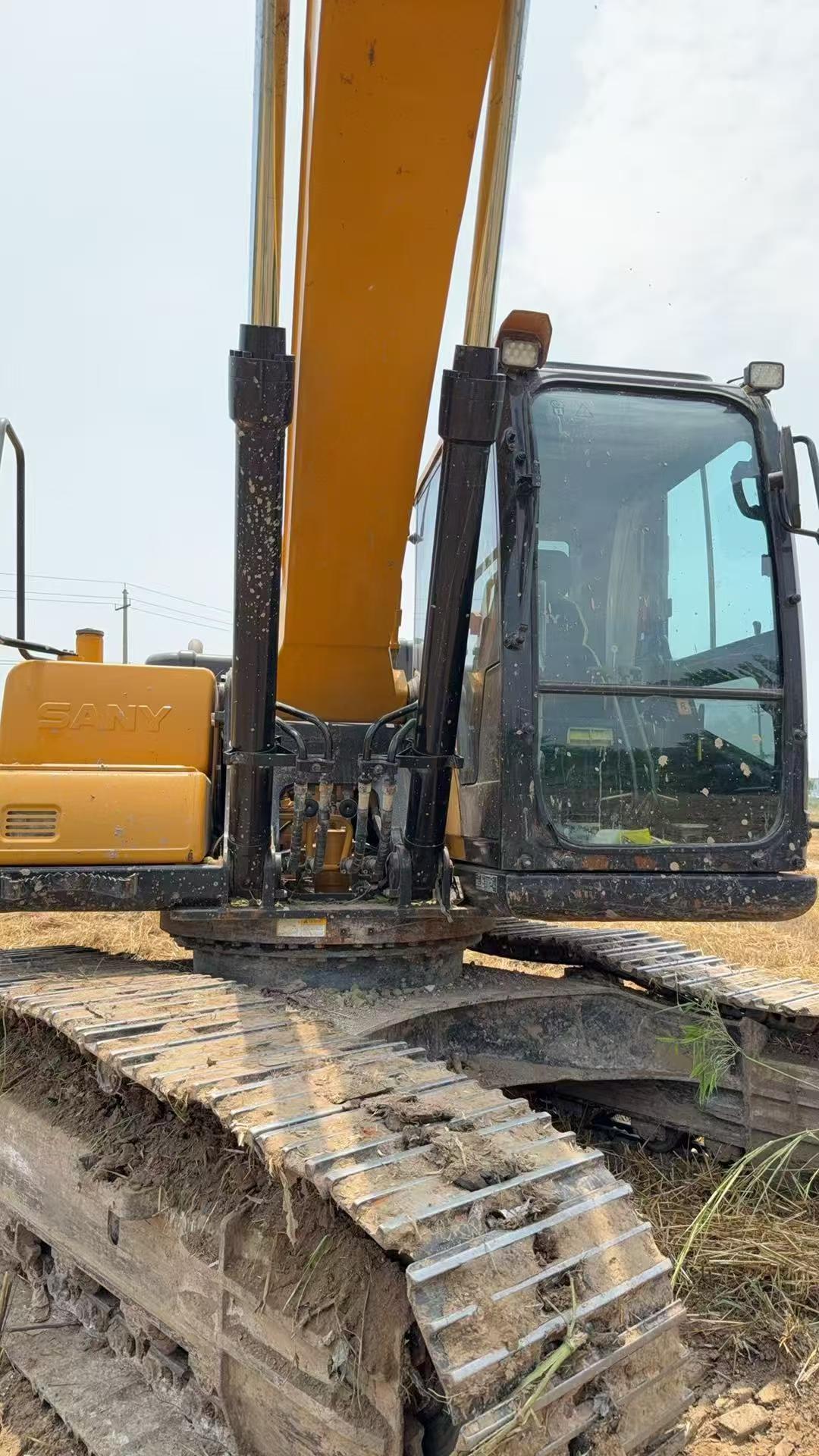 Buy Sany SY205C Used Excavator / 4 Buy Sany SY205C Used Excavator / 4