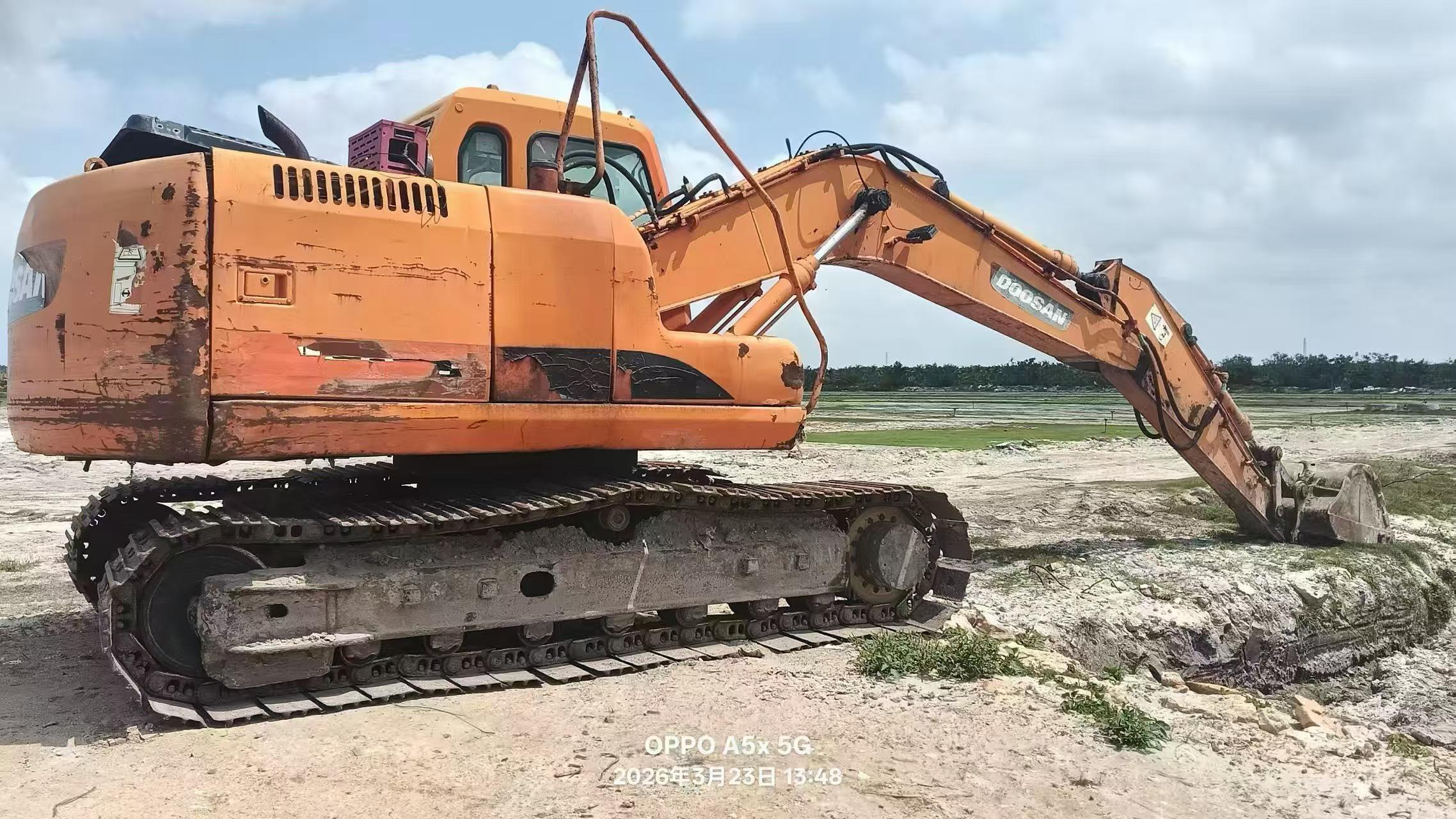 Buy Doosan DH150-7 Used Excavator / 2 Buy Doosan DH150-7 Used Excavator / 2