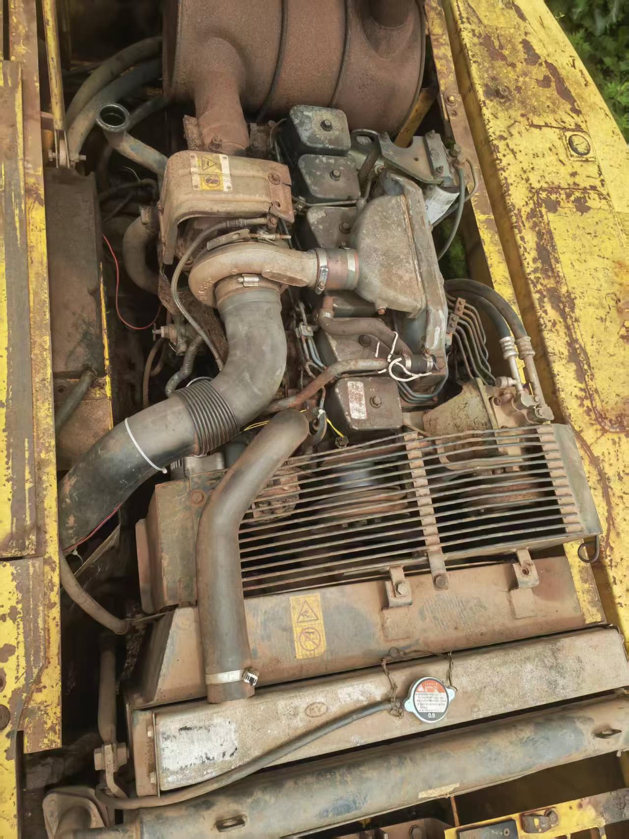 Buy Komatsu PC220-6 Used Excavator / 5